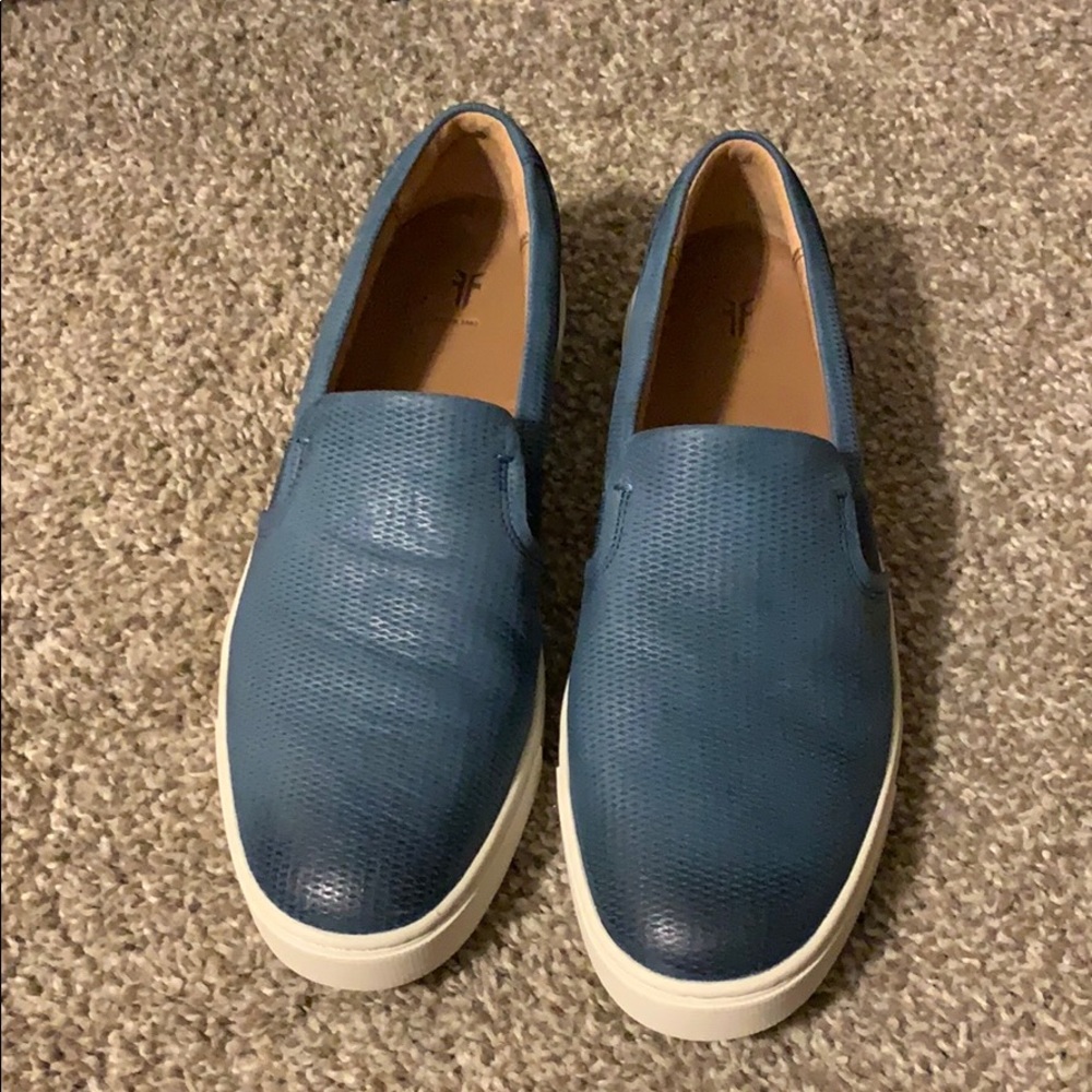 Frye Ivy Diamond Emboss Slip On Sneaker in Sea Blue Size 7.5